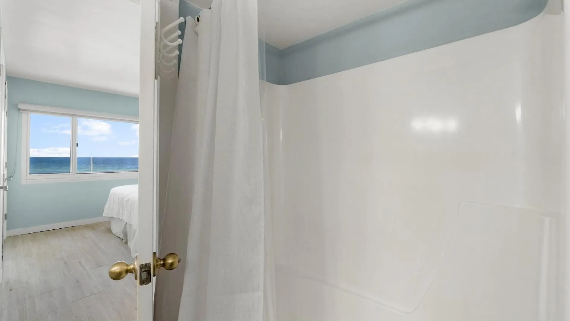 Gone Coastal! Mid-Rise Building With A One-Story Floor Plan! Complimentary Activities! Βίλα Panama City Beach 0*,