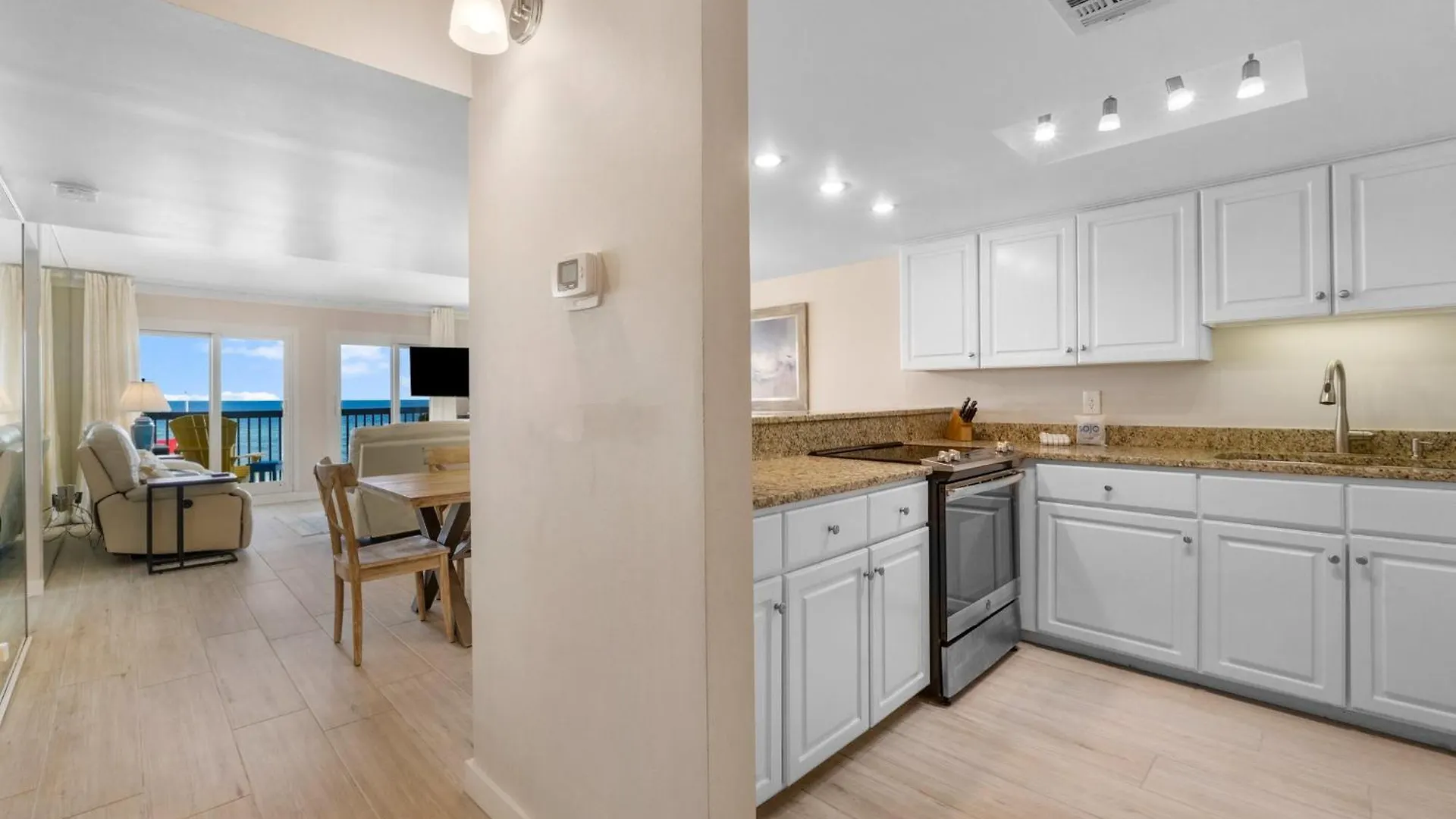 Gone Coastal! Mid-Rise Building With A One-Story Floor Plan! Complimentary Activities! Βίλα Panama City Beach